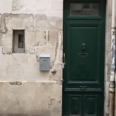 Le Confort Familial: Central City Haven * Blaye