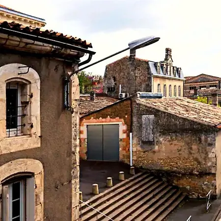 Le Confort Familial: Central City Haven Apartment